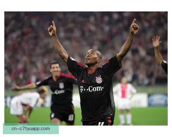 维尼修斯停赛随平图斯特训备战